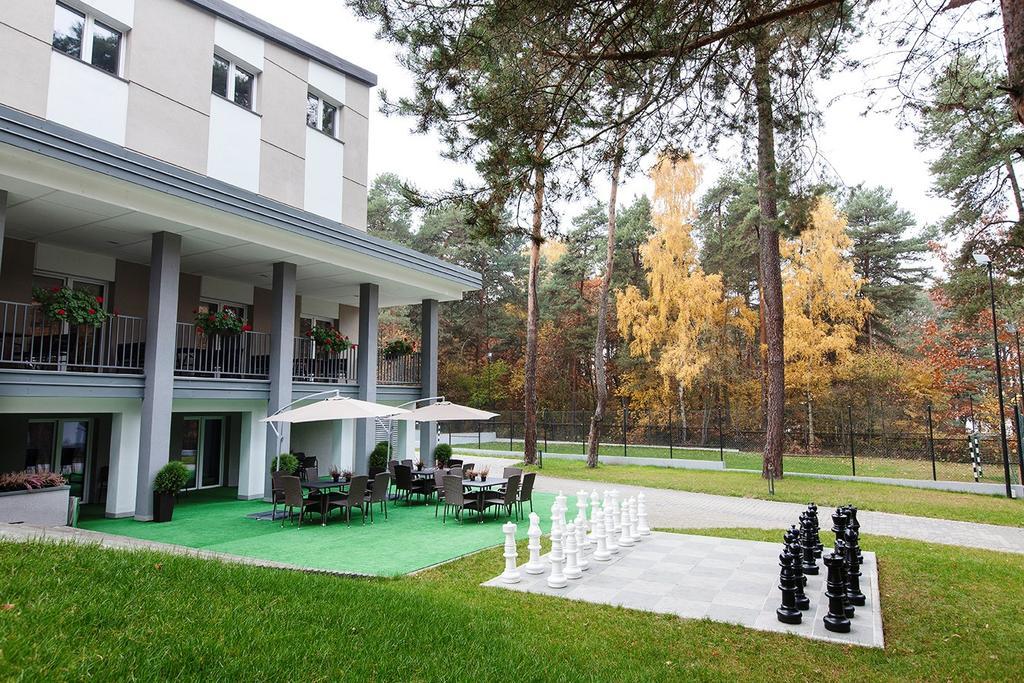 Hotel Inwest Osrodek Szkoleniowo-Wypoczynkowy Smardzewice Esterno foto