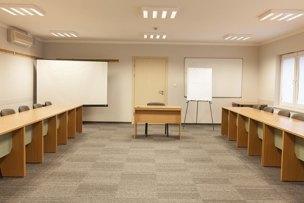 Hotel Inwest Osrodek Szkoleniowo-Wypoczynkowy Smardzewice Esterno foto